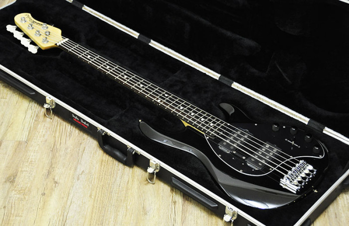 Musicman（ミュージックマン）Stingray5（スティングレイ） HH の写真