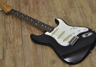Fender Japan ST62-65 JVシリアル